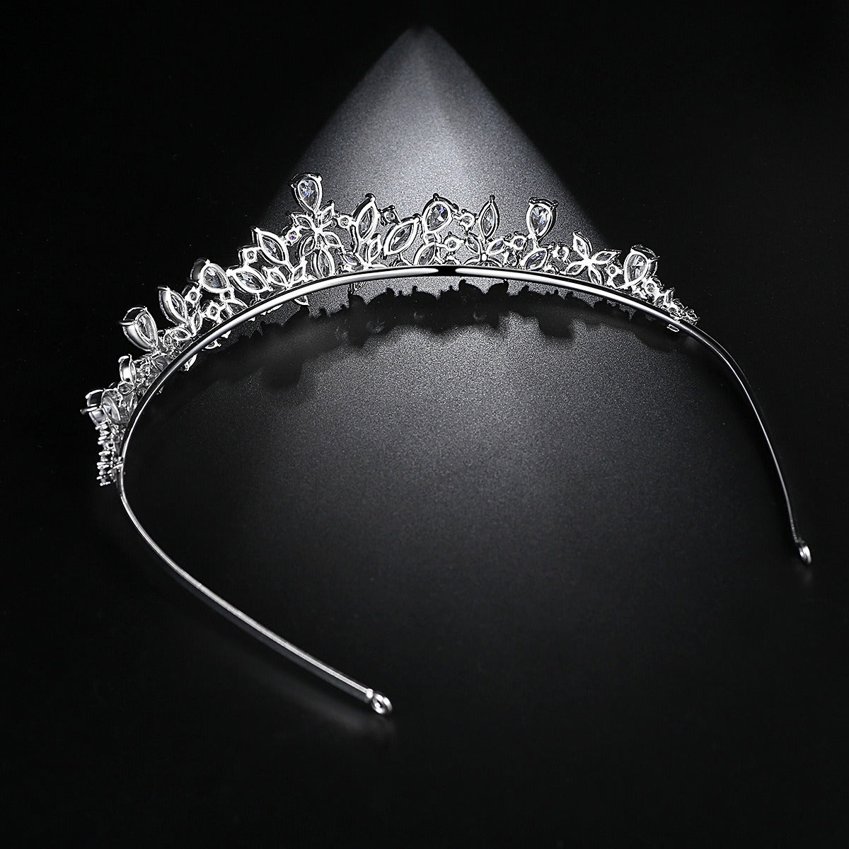 Hair accessories, hair bands, copper zircon inlaid with fashionable temperament, bride's simple Korean version of banquet crown headwear