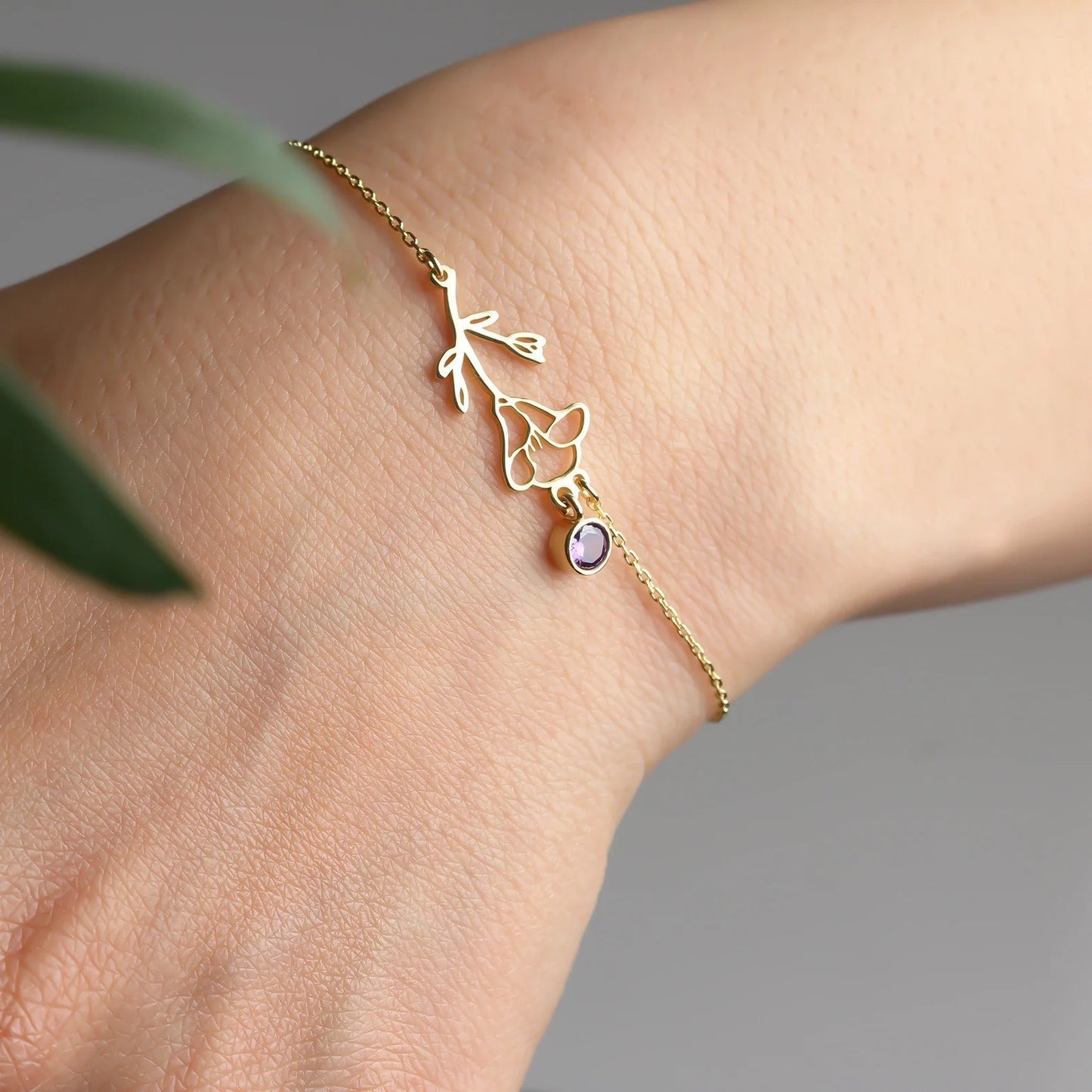 Hollow three-dimensional December flower bracelet retro 18K real gold plated zircon pendant bracelet titanium steel color-preserving INS