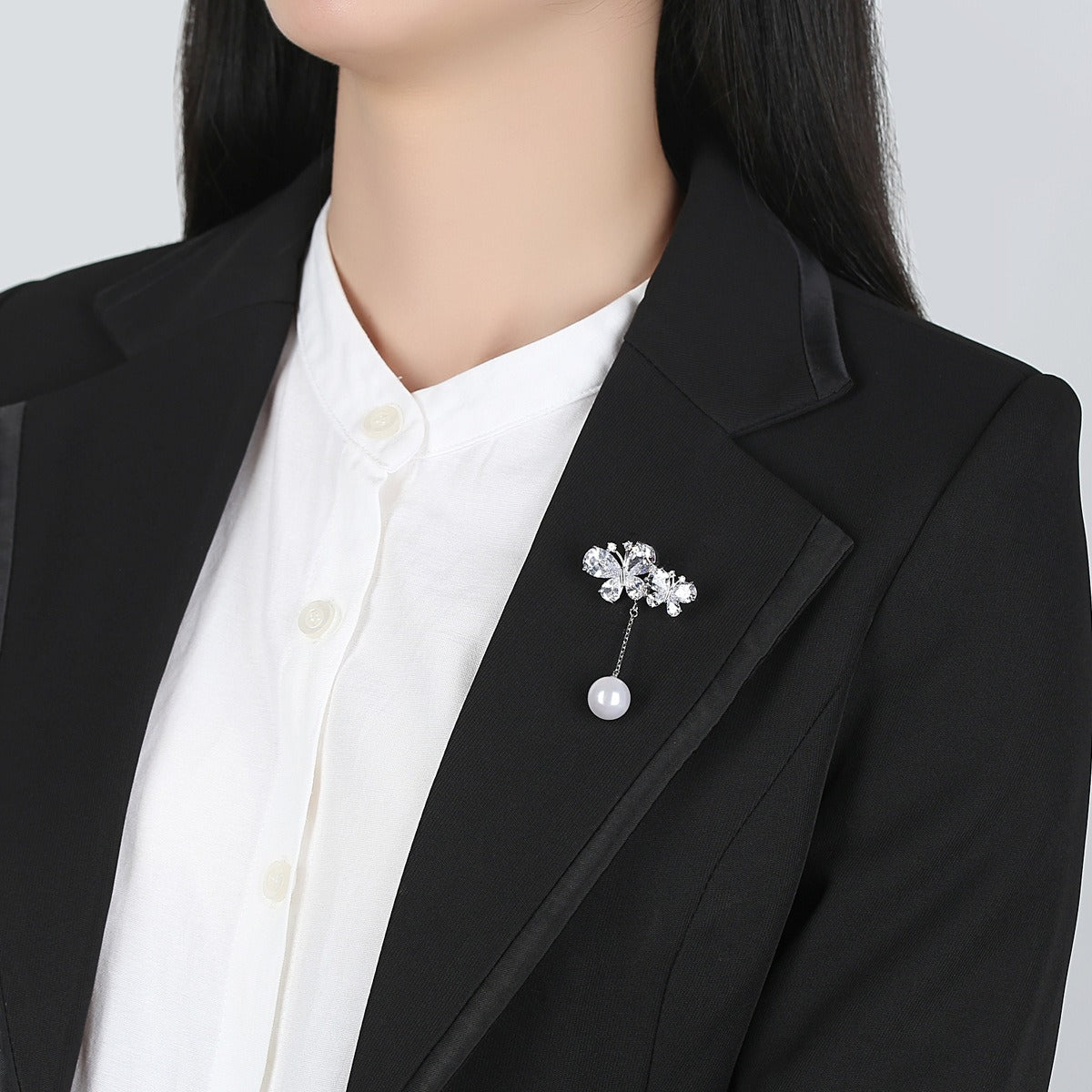 Zircon Butterfly Pin Fashion Korean Edition AAA Zircon Butterfly Design Pearl Women's Small Suit Accessories