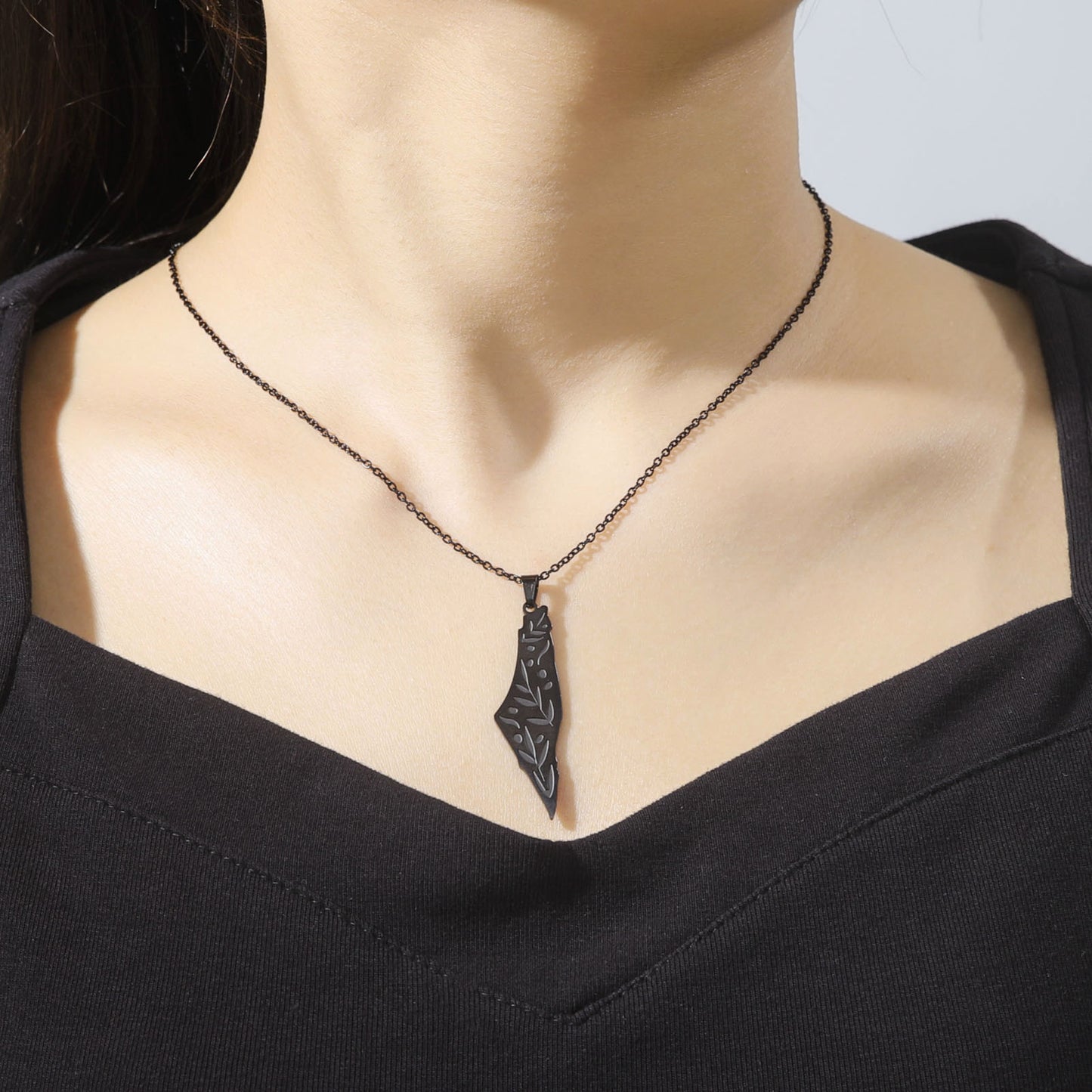 Corrosion Tarnish Double-sided Polished Plant Pattern Pendant Stainless Steel Necklace